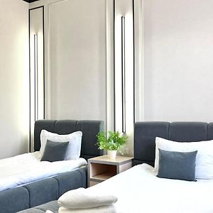 Caravan Hotel